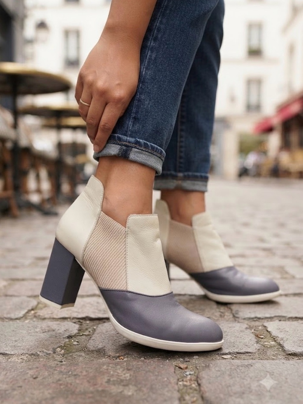 Show The Near Two-Tone Block Heel Booties